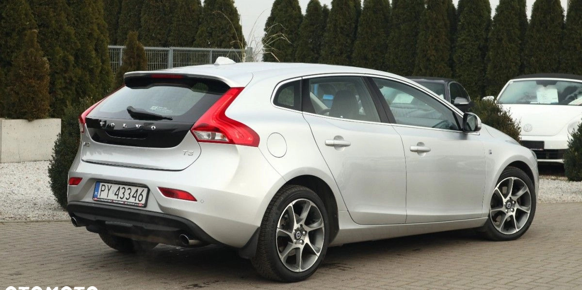 Volvo V40 cena 55900 przebieg: 154000, rok produkcji 2016 z Słupca małe 379